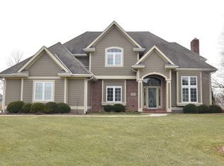 8611 W Daventry Rd, Mequon, WI 53097