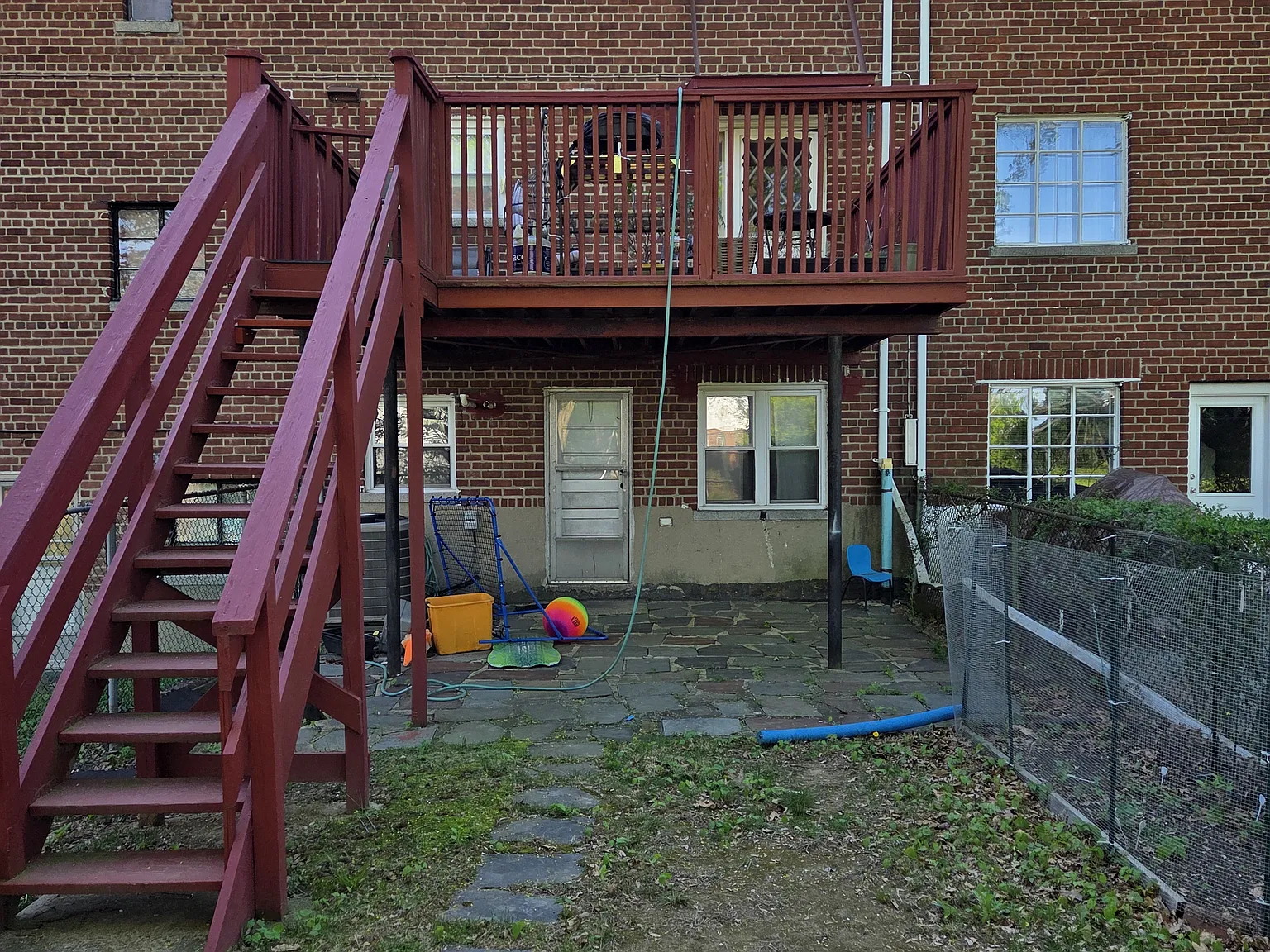 4 bed, 2.5 bath, 2100 sqft, $5,300 — Photo 2