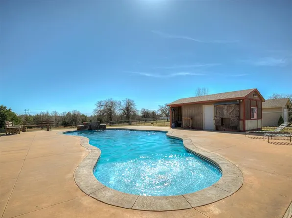 29353 Oklahoma St, Harrah, OK 73045