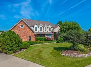 18 Smokey Ct, Bloomington, IL