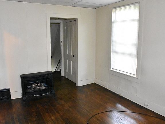 4th image of 982 Grove St APT 3