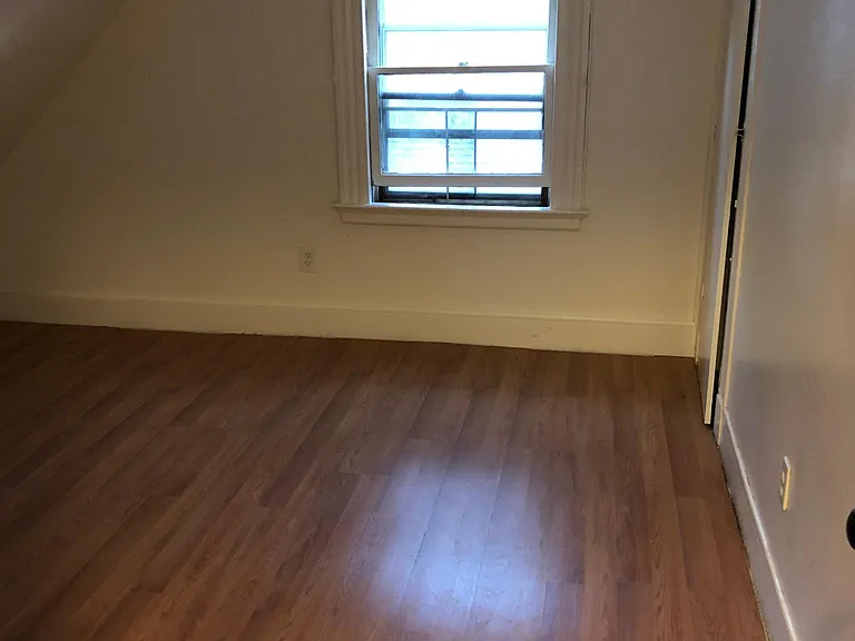 220 Sherman Ave — Photo 13