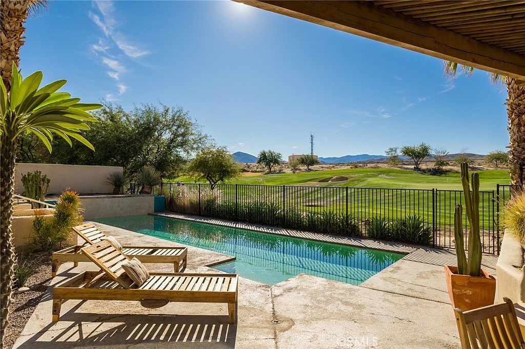 4685 Desert Oriole Dr