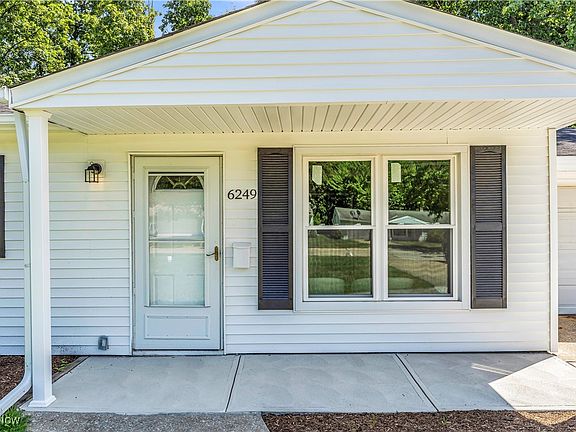 3rd image of 6249 Oxford Ct