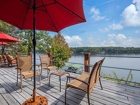 Image 5: Large Open Deck