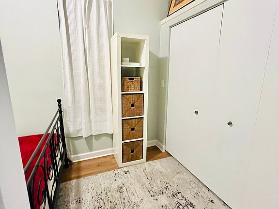 5th image of 2032 N Winchester Ave #1F