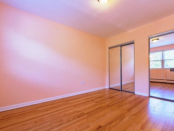 3rd image of 6825 N Seeley Ave APT 3G