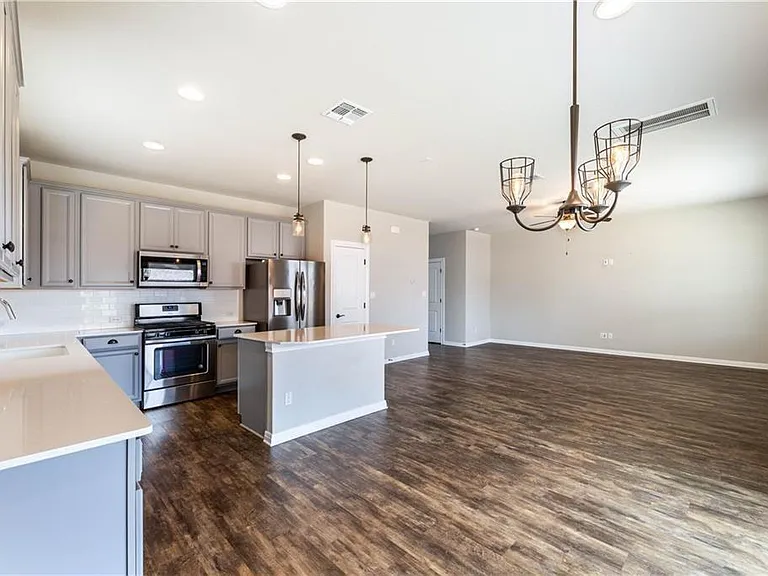 5413 Traviston Dr — Photo 7
