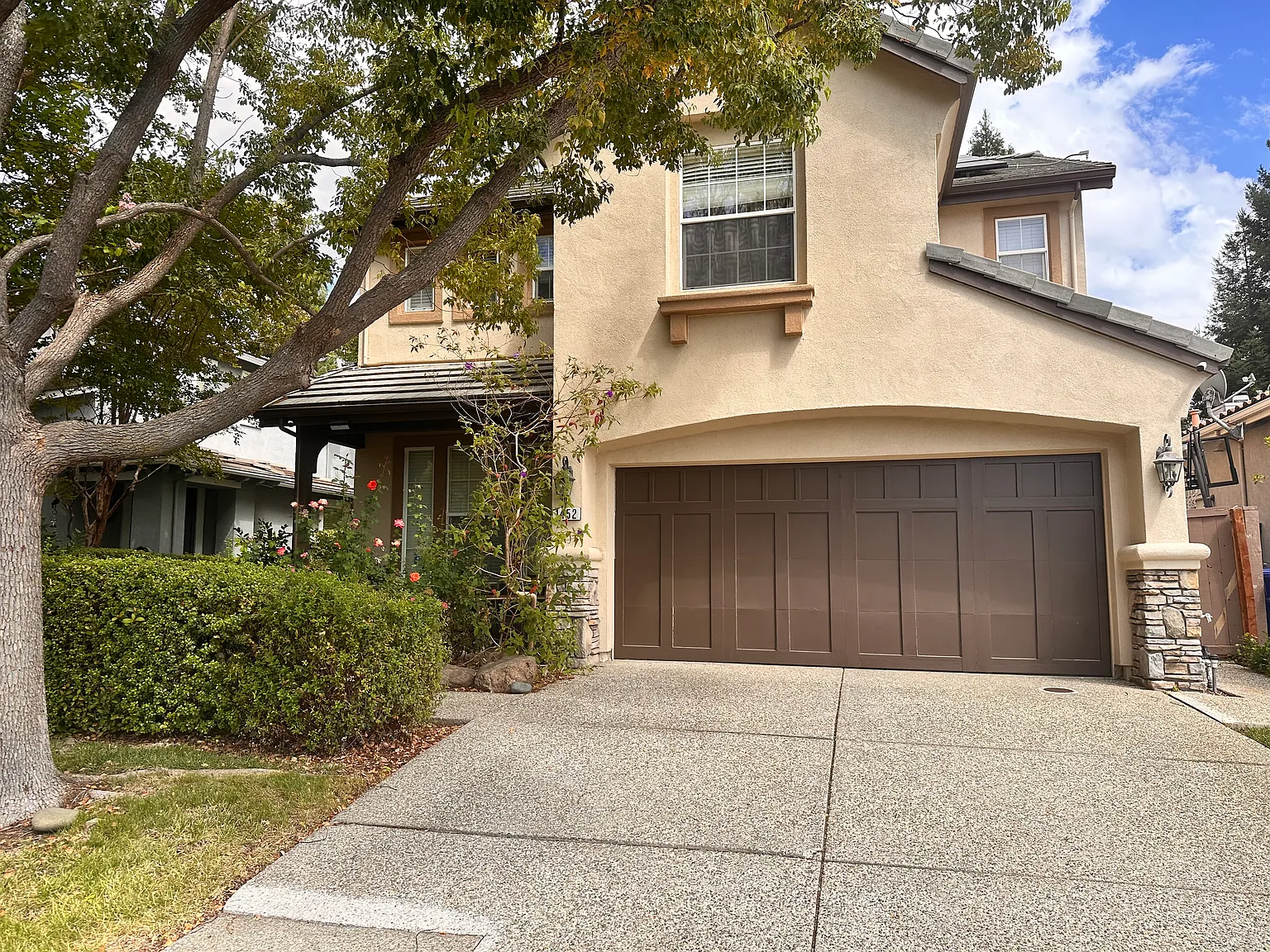 4 bed, 2277 sqft, $3,499 — Photo 3