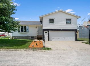 1258 Burns St, Reinbeck, IA