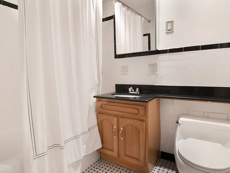 145 W 58th St #5-L — Photo 4