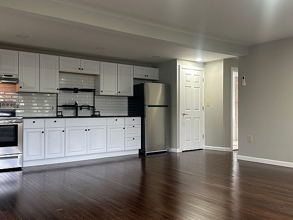 3rd image of 1 Main St Suite 1B