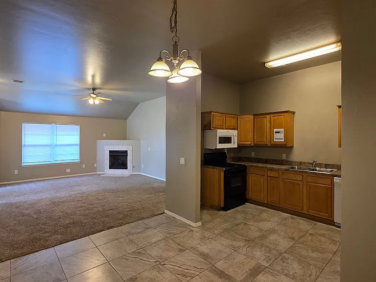 1716 W Palm Pl — Photo 9