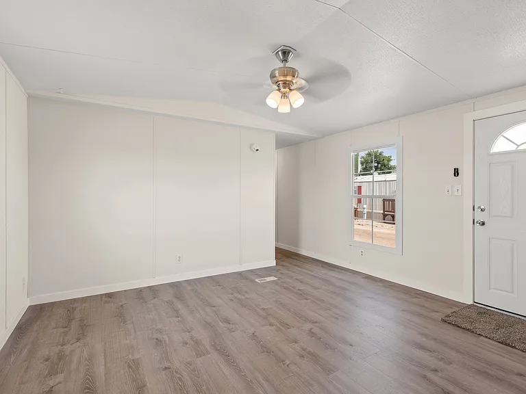 2074 E 8th St #4 — Photo 3