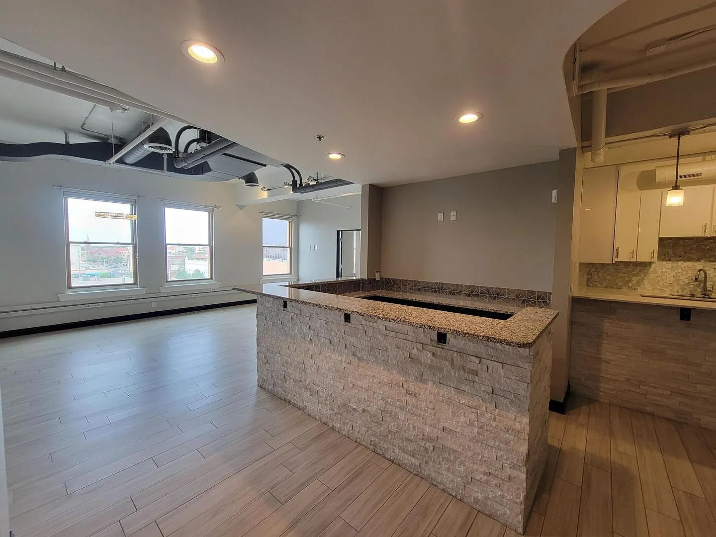 Luxurious 2 bedroom, 2 bathroom condo located in downtown ABQ! Showings available! — Photo 4