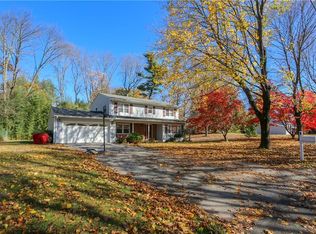 6 Babbling Brook Ln, Suffern, NY 10901