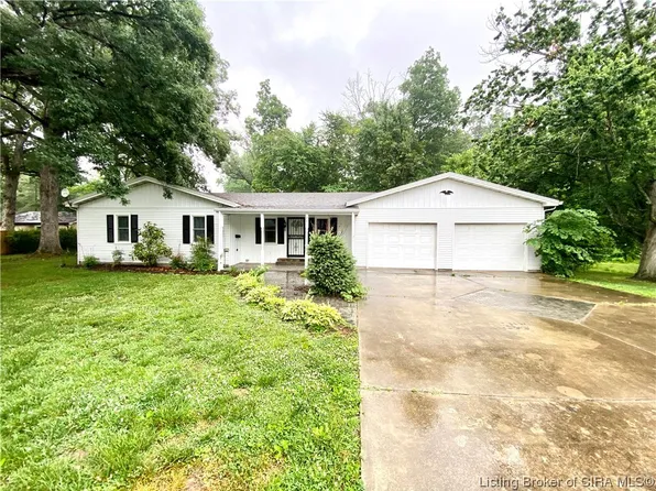 241 N Beechwood Avenue, Scottsburg, IN 47170