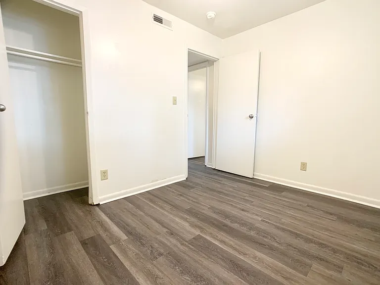 Enfield Gardens Apartments — Photo 16