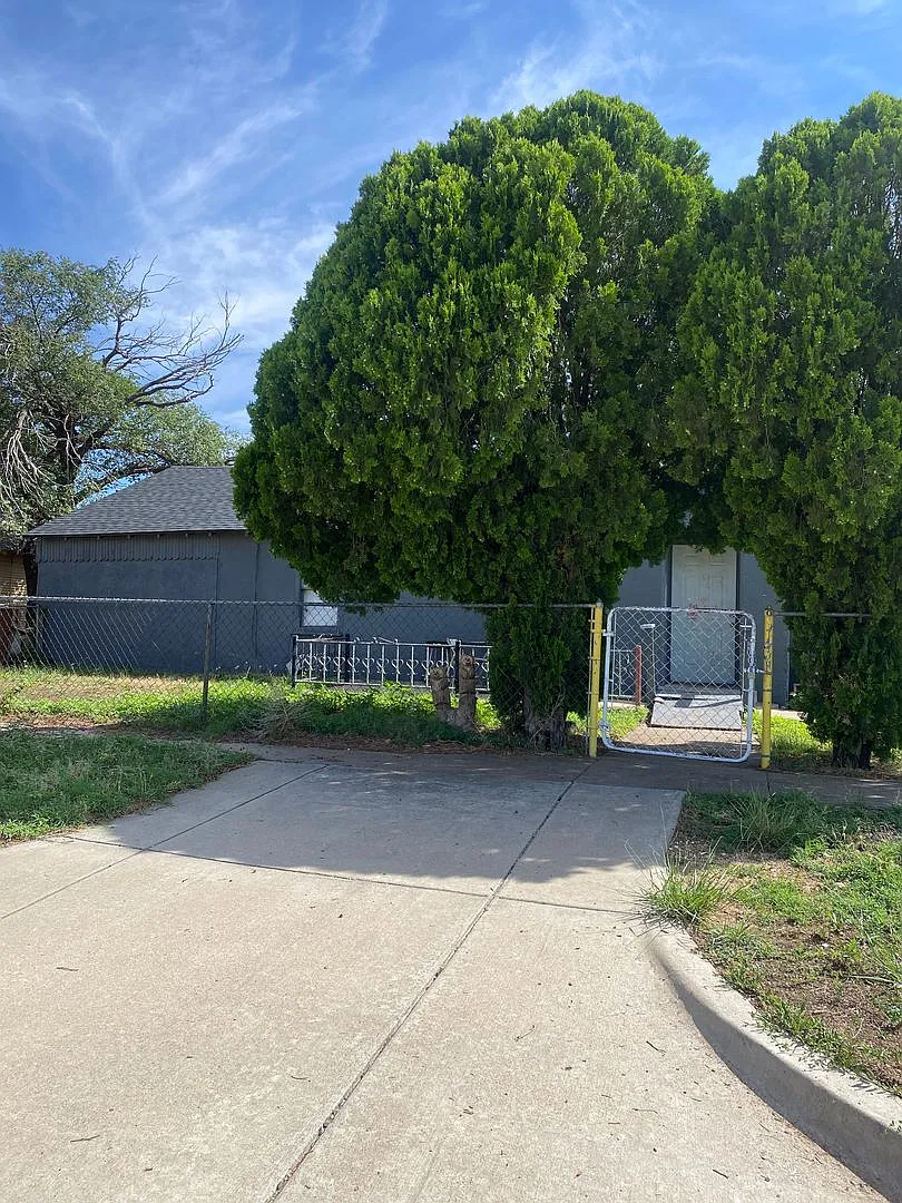 PM2 - 365 West Panhandle Street — Photo 1