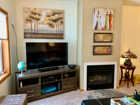 1132 Crystal Pl W, Chaska, MN 55318