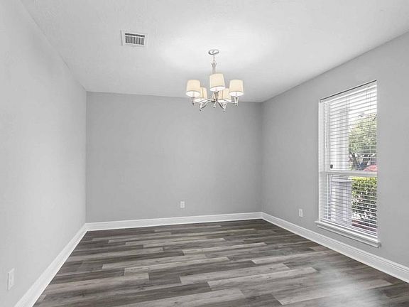 3rd image of 2407 Nelwood Dr