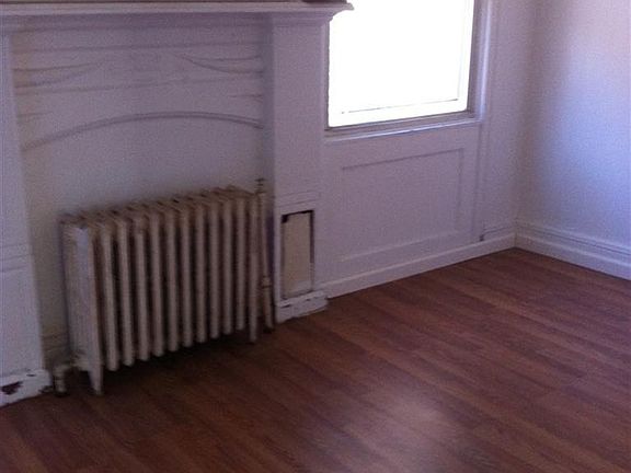 3rd image of 1746 Undercliff Ave