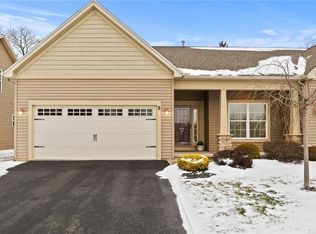 8 Golden Oaks Way, Rochester, NY 14624