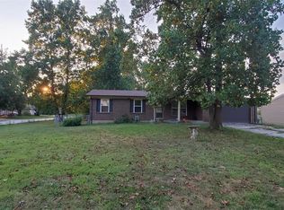17 Elm Dr, Saint Peters, MO