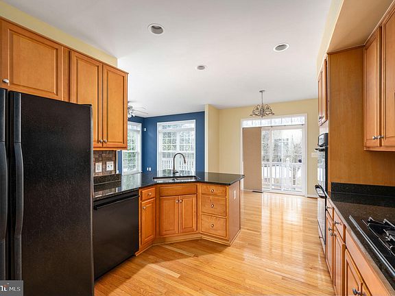 5th image of 515 Dunmore St