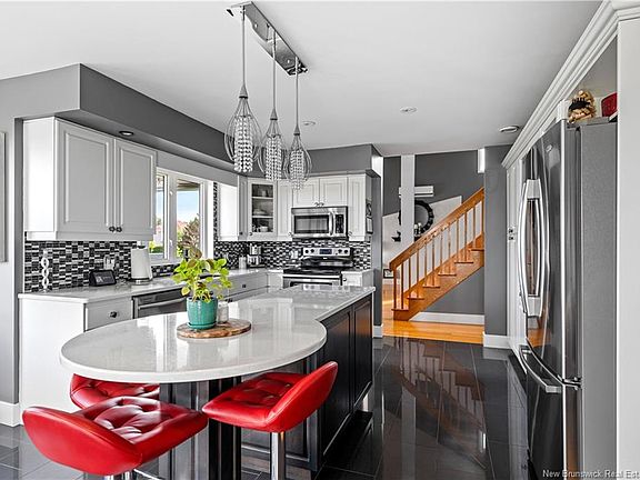 3rd image of 305 Lavoie St