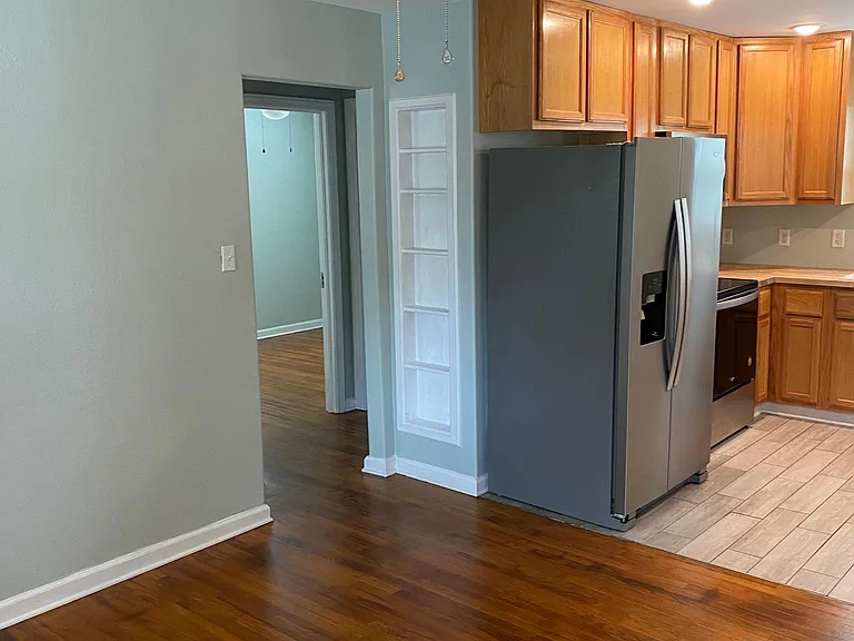 1309 Arthur Ave — Photo 6