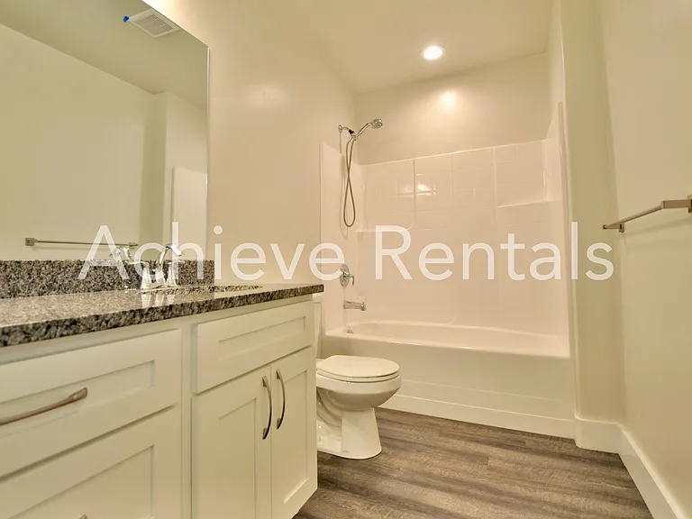 2049 N 380 E — Photo 13