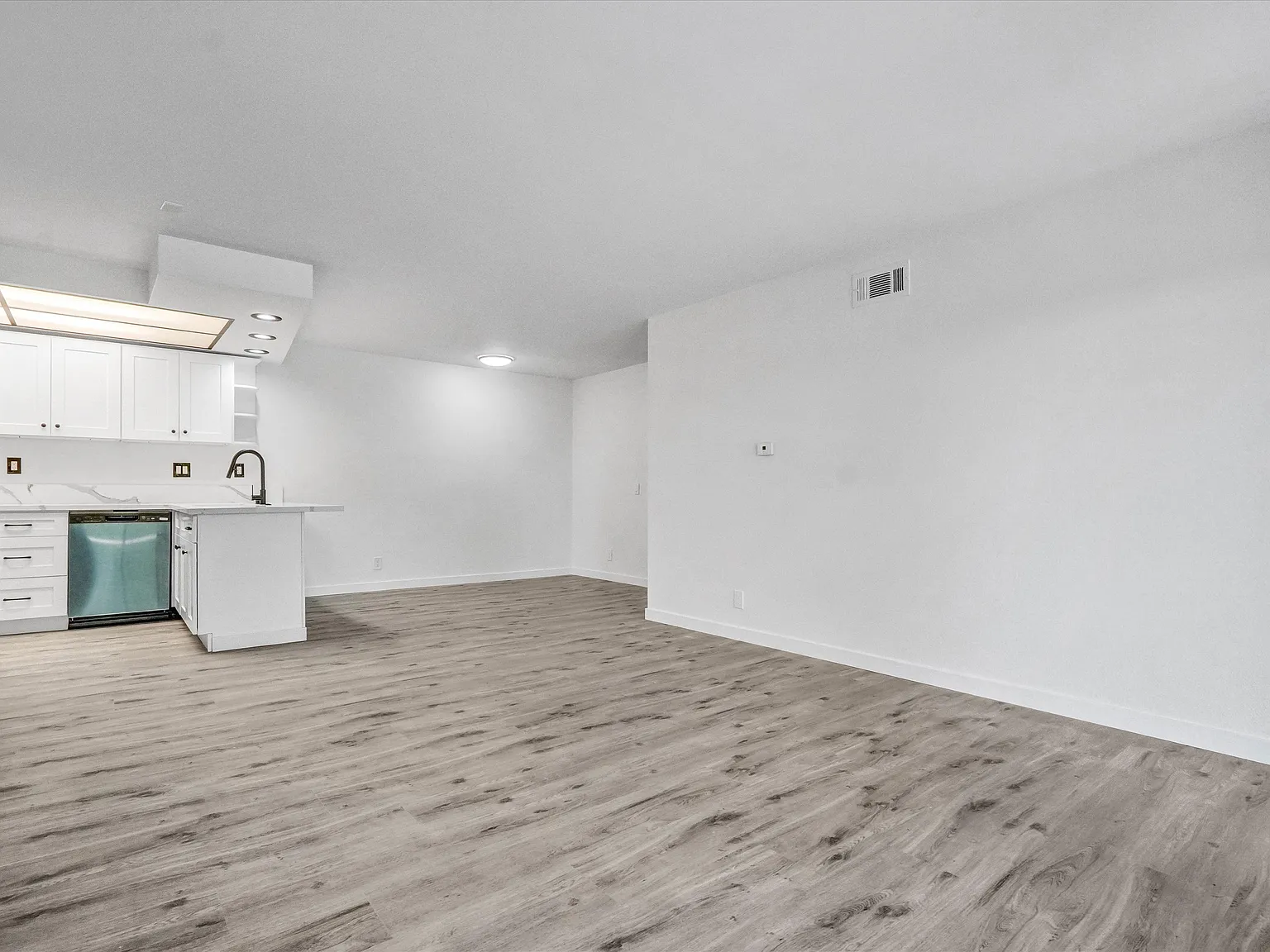 2 bed, 1360 sqft, $2,895 — Photo 4