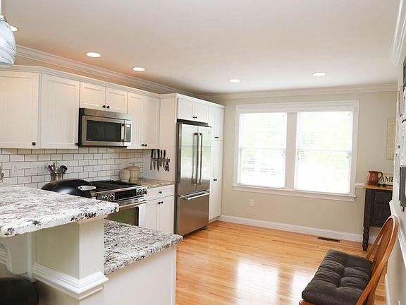 4th image of 7 Sawyer Ln #A