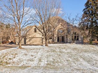 10 Raven Rd, North Oaks, MN 55127
