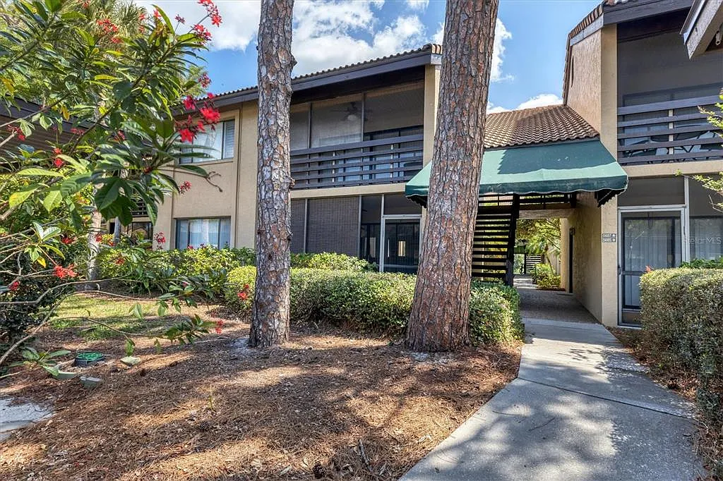 2 bed, 2.0 bath, 848 sqft, $2,000 — Photo 1
