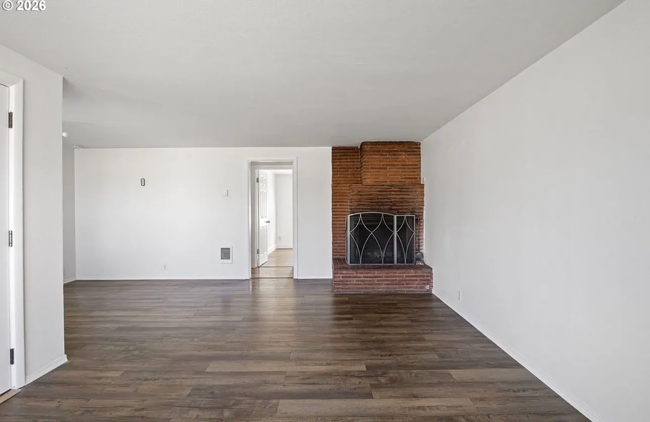 2 bed, 1005 sqft, $1,895 — Photo 2