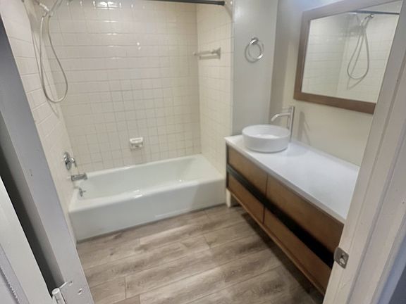 5th image of 5436 Cresthaven Ln APT 1