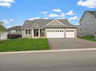 9648 Westwind Trl, Woodbury, MN 55129