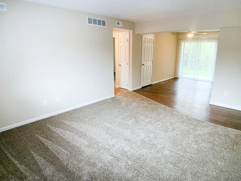 East Pointe Apartments — Photo 43
