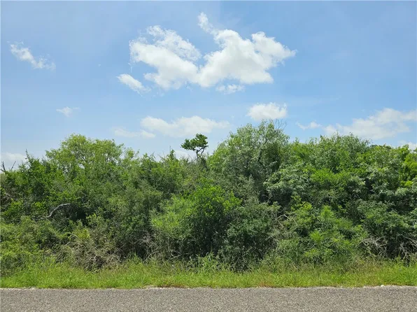 1110 2nd St, Bayside, TX 78340