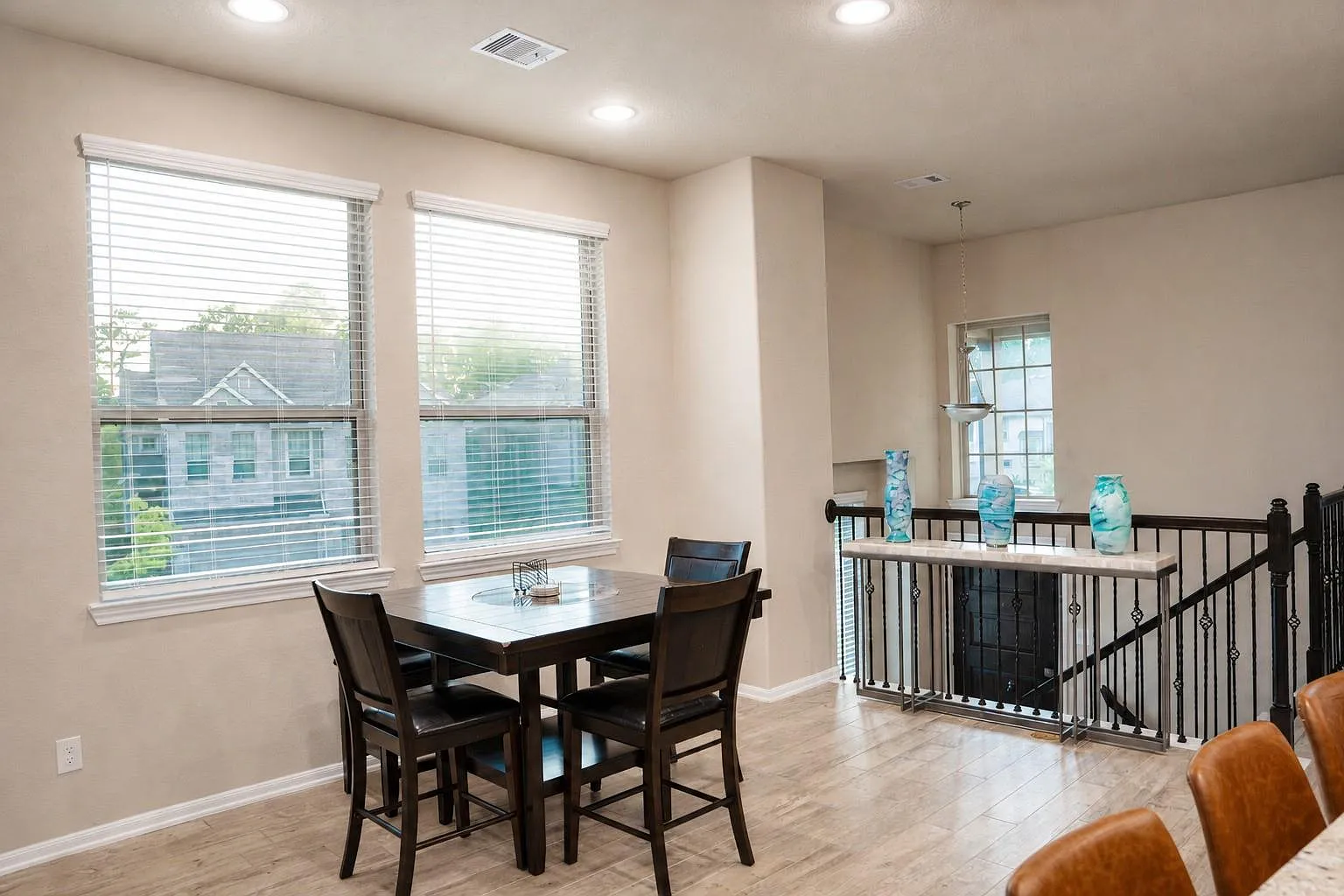 3 bed, 2.5 bath, 1932 sqft, $3,500 — Photo 3