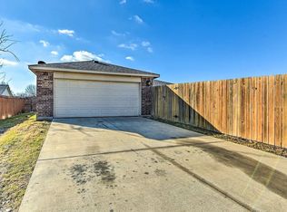 1233 Canyon Oaks Dr, Lancaster, TX 75146