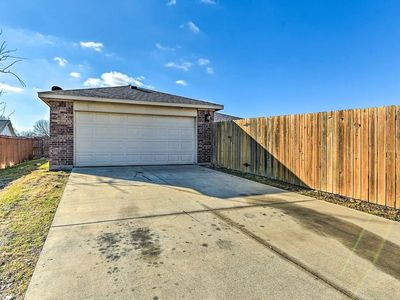 1233 Canyon Oaks Dr, Lancaster, TX, 75146