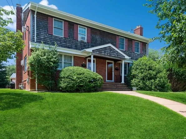 (undisclosed Address), Babylon, NY 11702