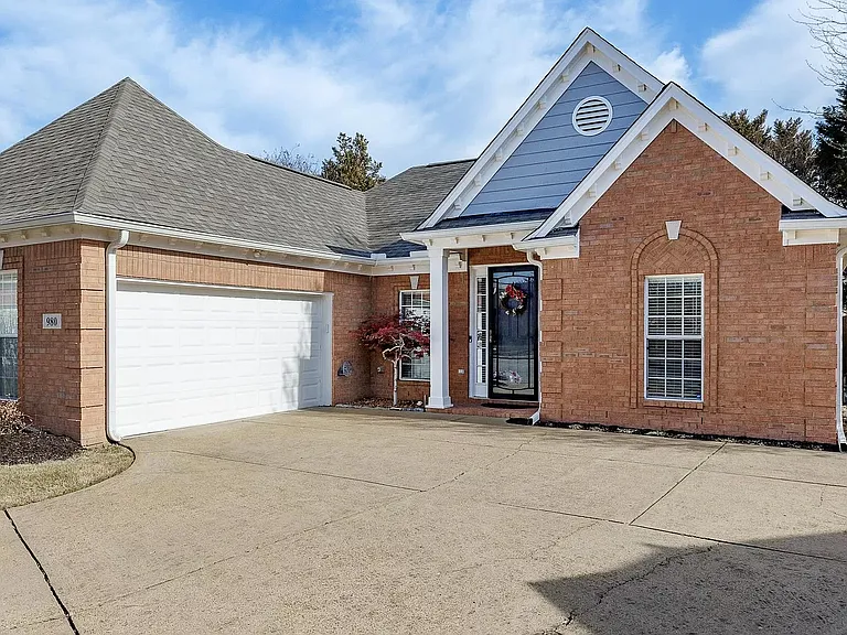 980 Nesting Wood Cir E — Photo 1