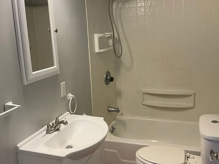 1018 Bellaire Ave — Photo 16