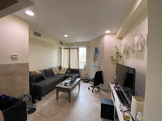 Rented by J L Royal Oak Realty Inc | media 15