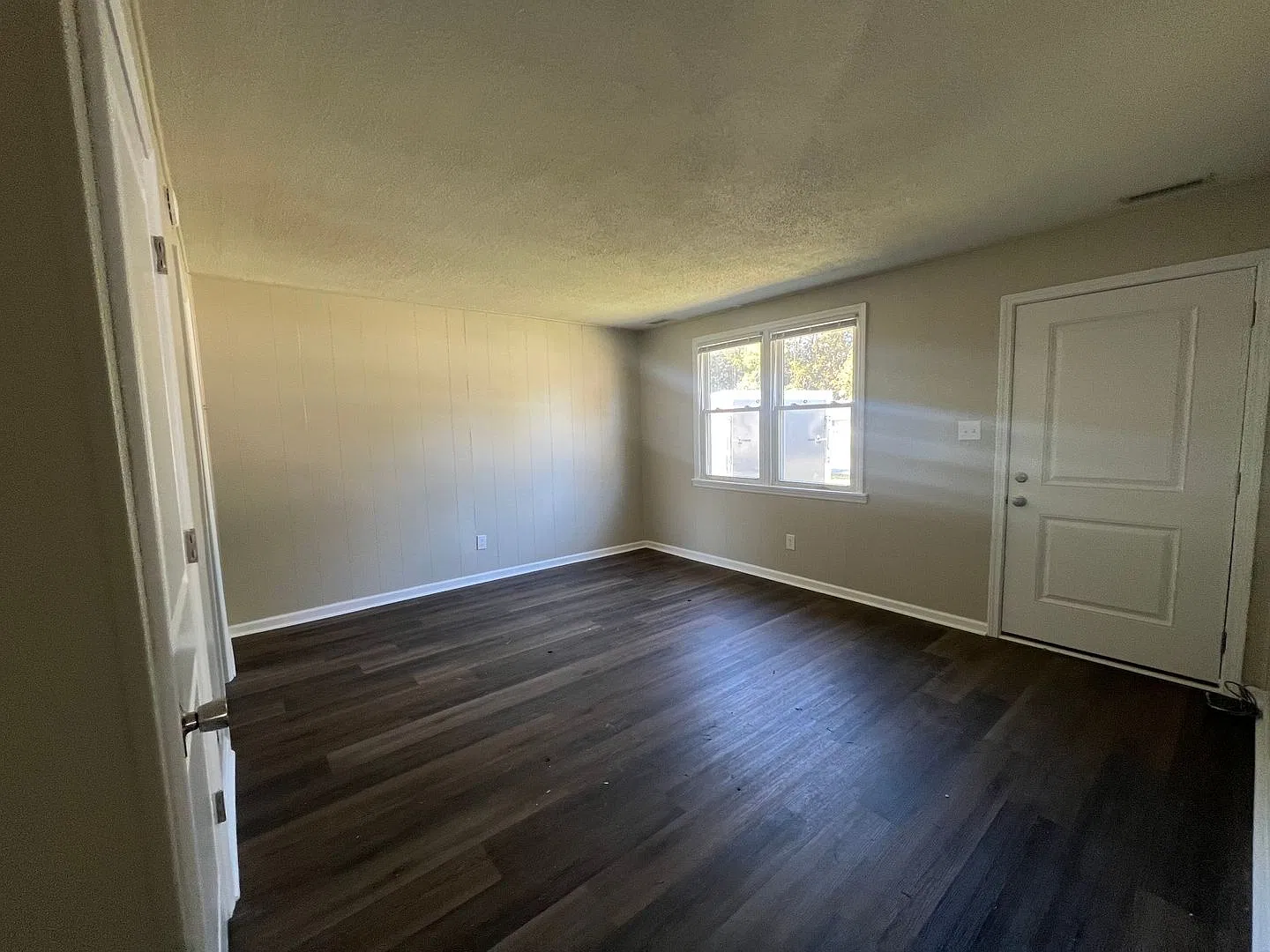 Cute 2 bedroom 1 bath duplex that is centrally located! — Photo 2