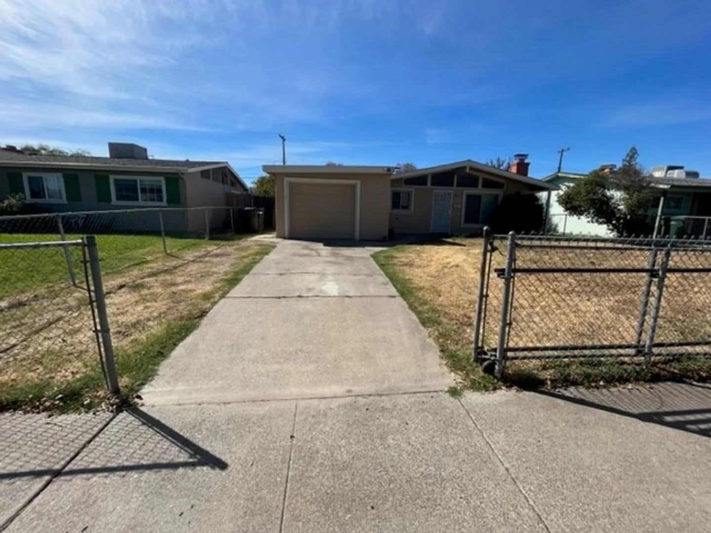 3 bedroom 1 bath home in North Highlands — Photo 1